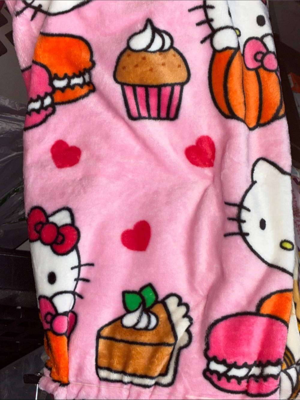 Pink hello kitty macaron & sweets plush throw blanket